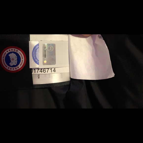 Authentic Canada Goose Navy Woolford Puffer Jacket, XL - Picture 8 of 15